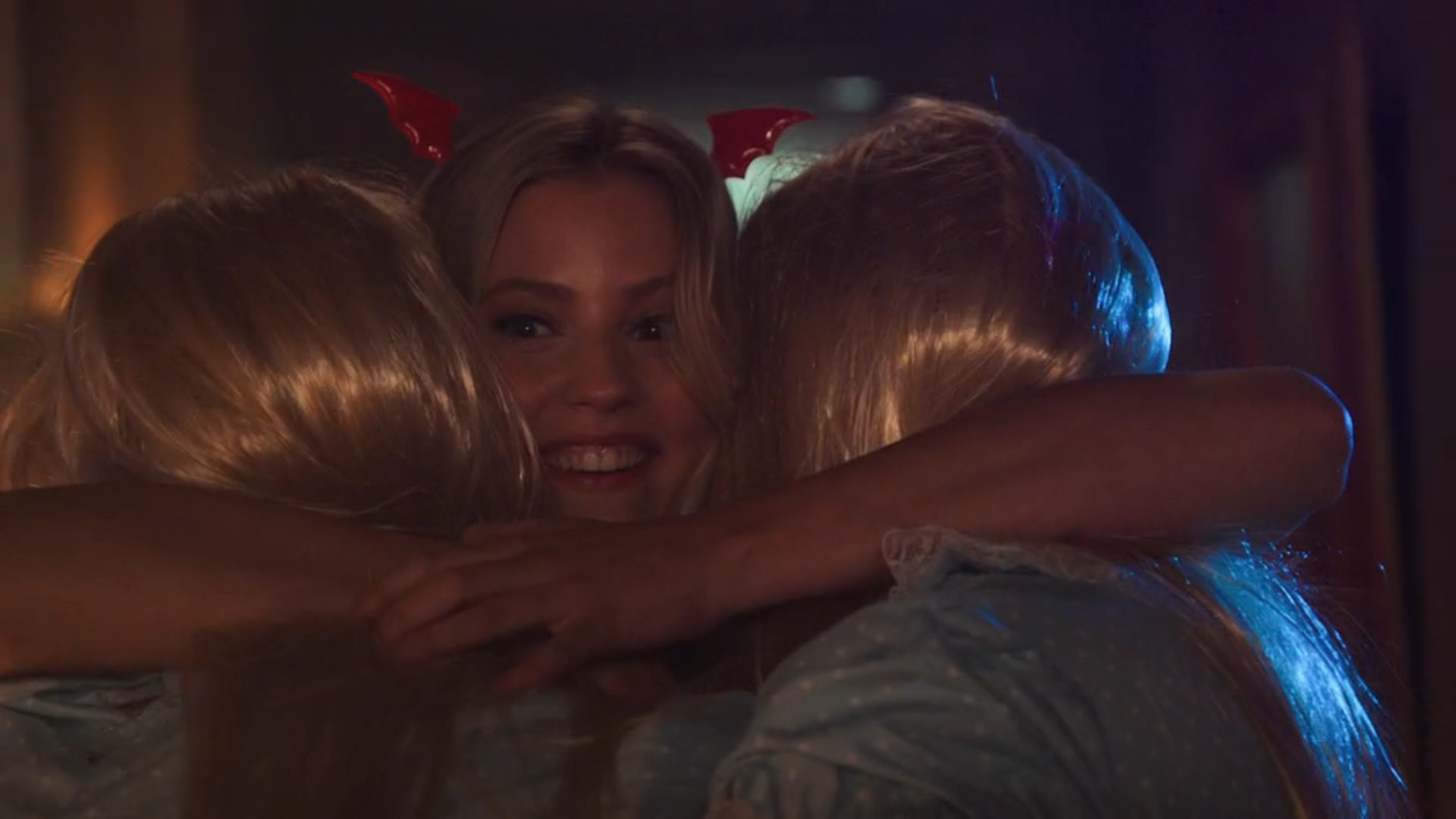 Nola krijgt Steef en Troj cadeau